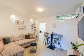 Flexible SelfCheckIns 44 - Zagreb - New - Center
